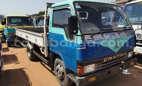 Nunua Imported Mitsubishi L400 Bluu Lori ndani ya Kampala nchini Uganda