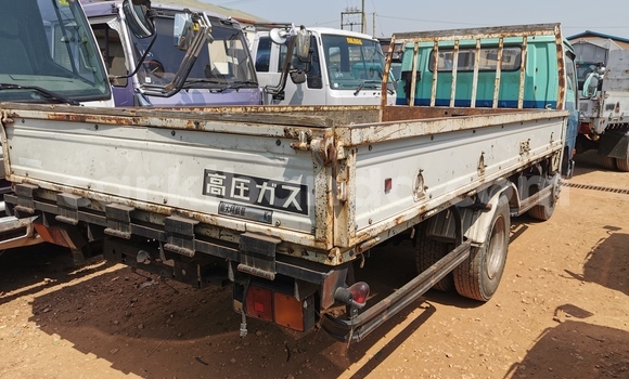 Buy Import Mitsubishi L400 Blue Truck in Kampala in Uganda Buy Import Mitsubishi L400 Blue Truck in Kampala in Uganda