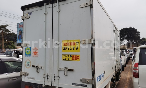 Buy Import Mitsubishi Van White Truck in Kampala in Uganda Buy Import Mitsubishi Van White Truck in Kampala in Uganda