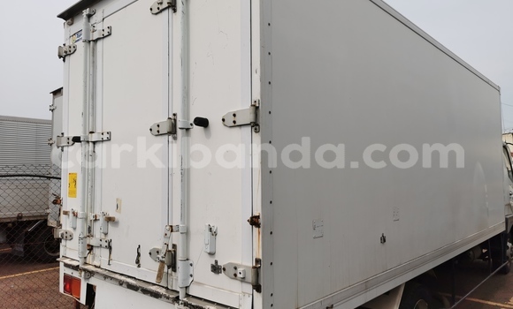 Buy Import Mitsubishi L400 White Truck in Kampala in Uganda Buy Import Mitsubishi L400 White Truck in Kampala in Uganda