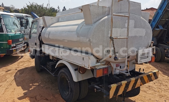 Buy Import Mitsubishi L400 White Truck in Kampala in Uganda