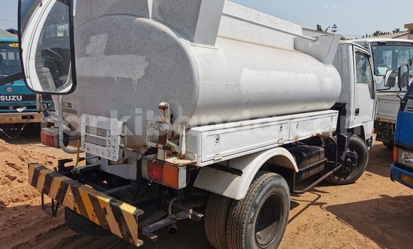 Buy Import Mitsubishi L400 White Truck in Kampala in Uganda Buy Import Mitsubishi L400 White Truck in Kampala in Uganda