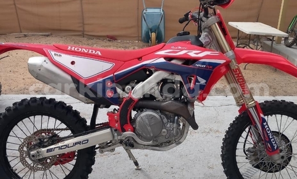 Gura Yakoze Honda CRF Red Bike i Kampala mu Uganda