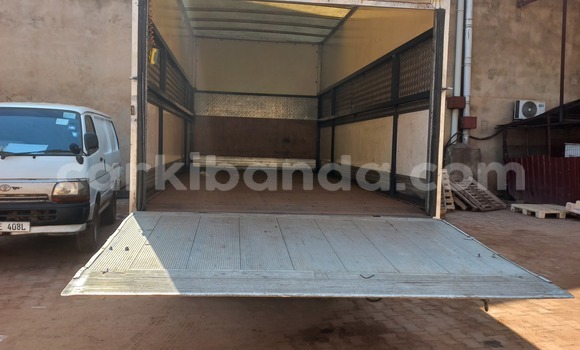 Buy Used Mitsubishi Van White Truck in Kampala in Uganda Buy Used Mitsubishi Van White Truck in Kampala in Uganda