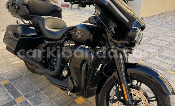 Gura Yakoze Harley Davidson Ultra Black Bike i Kampala mu Uganda