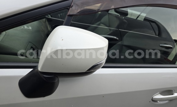 Nunua Mpya Subaru Impreza Nyeupe Gari ndani ya Kampala nchini Uganda Nunua Mpya Subaru Impreza Nyeupe Gari ndani ya Kampala nchini Uganda