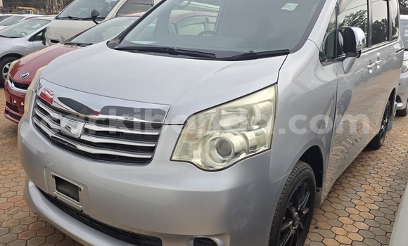 Nunua Mpya Toyota Noah Fedha Gari ndani ya Kampala nchini Uganda Nunua Mpya Toyota Noah Fedha Gari ndani ya Kampala nchini Uganda