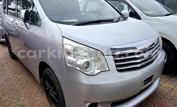 Nunua Mpya Toyota Noah Fedha Gari ndani ya Kampala nchini Uganda Nunua Mpya Toyota Noah Fedha Gari ndani ya Kampala nchini Uganda