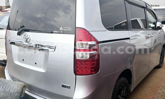 Nunua Mpya Toyota Noah Fedha Gari ndani ya Kampala nchini Uganda Nunua Mpya Toyota Noah Fedha Gari ndani ya Kampala nchini Uganda