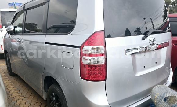 Nunua Mpya Toyota Noah Fedha Gari ndani ya Kampala nchini Uganda Nunua Mpya Toyota Noah Fedha Gari ndani ya Kampala nchini Uganda