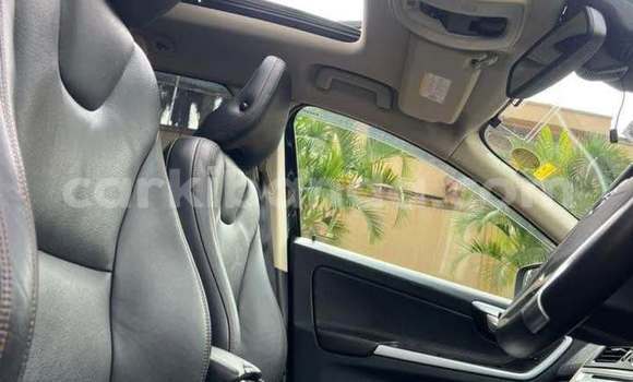 Nunua Ilio tumika Volvo 240 Series Nyeusi Gari ndani ya Kampala nchini Uganda Nunua Ilio tumika Volvo 240 Series Nyeusi Gari ndani ya Kampala nchini Uganda