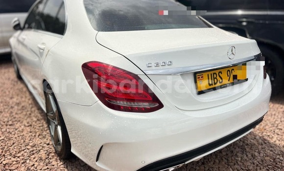 Nunua Ilio tumika Mercedes‒Benz C–Class Nyeupe Gari ndani ya Kampala nchini Uganda Nunua Ilio tumika Mercedes‒Benz C–Class Nyeupe Gari ndani ya Kampala nchini Uganda