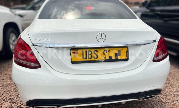 Nunua Ilio tumika Mercedes‒Benz C–Class Nyeupe Gari ndani ya Kampala nchini Uganda Nunua Ilio tumika Mercedes‒Benz C–Class Nyeupe Gari ndani ya Kampala nchini Uganda