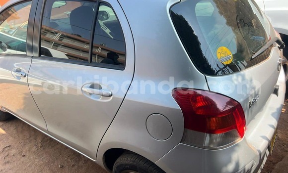 Nunua Ilio tumika Toyota Vitz Nyingine Gari ndani ya Kampala nchini Uganda Nunua Ilio tumika Toyota Vitz Nyingine Gari ndani ya Kampala nchini Uganda