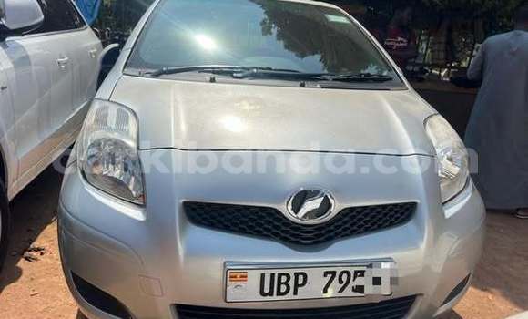Nunua Ilio tumika Toyota Vitz Nyingine Gari ndani ya Kampala nchini Uganda Nunua Ilio tumika Toyota Vitz Nyingine Gari ndani ya Kampala nchini Uganda