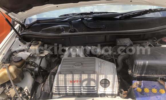 Nunua Ilio tumika Toyota Harrier Nyeupe Gari ndani ya Kampala nchini Uganda Nunua Ilio tumika Toyota Harrier Nyeupe Gari ndani ya Kampala nchini Uganda