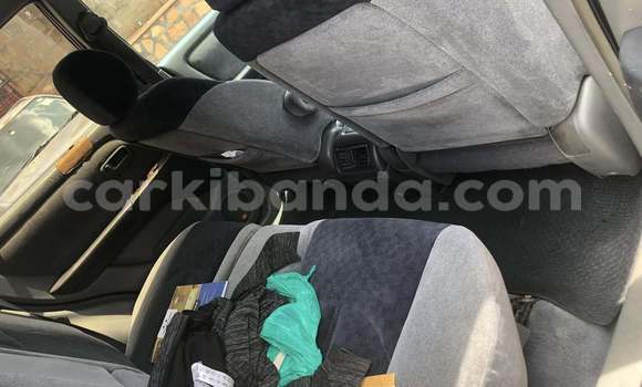 Nunua Ilio tumika Toyota Harrier Nyeupe Gari ndani ya Kampala nchini Uganda Nunua Ilio tumika Toyota Harrier Nyeupe Gari ndani ya Kampala nchini Uganda