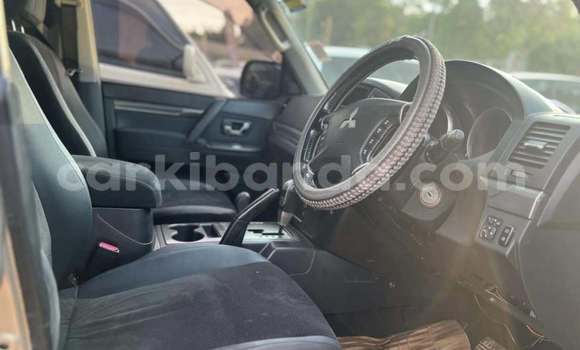 Nunua Ilio tumika Mitsubishi Pajero Nyingine Gari ndani ya Kampala nchini Uganda Nunua Ilio tumika Mitsubishi Pajero Nyingine Gari ndani ya Kampala nchini Uganda