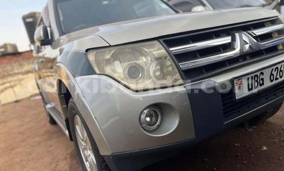 Nunua Ilio tumika Mitsubishi Pajero Nyingine Gari ndani ya Kampala nchini Uganda Nunua Ilio tumika Mitsubishi Pajero Nyingine Gari ndani ya Kampala nchini Uganda