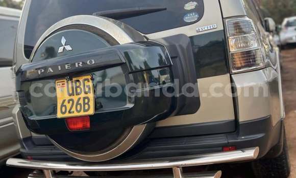 Nunua Ilio tumika Mitsubishi Pajero Nyingine Gari ndani ya Kampala nchini Uganda Nunua Ilio tumika Mitsubishi Pajero Nyingine Gari ndani ya Kampala nchini Uganda