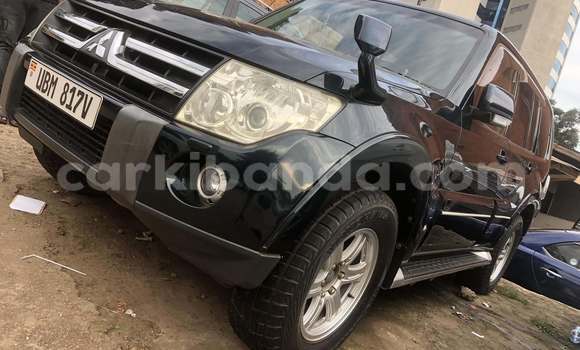 Nunua Ilio tumika Mitsubishi Pajero Nyeusi Gari ndani ya Kampala nchini Uganda Nunua Ilio tumika Mitsubishi Pajero Nyeusi Gari ndani ya Kampala nchini Uganda