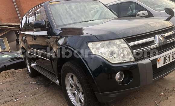 Nunua Ilio tumika Mitsubishi Pajero Nyeusi Gari ndani ya Kampala nchini Uganda Nunua Ilio tumika Mitsubishi Pajero Nyeusi Gari ndani ya Kampala nchini Uganda