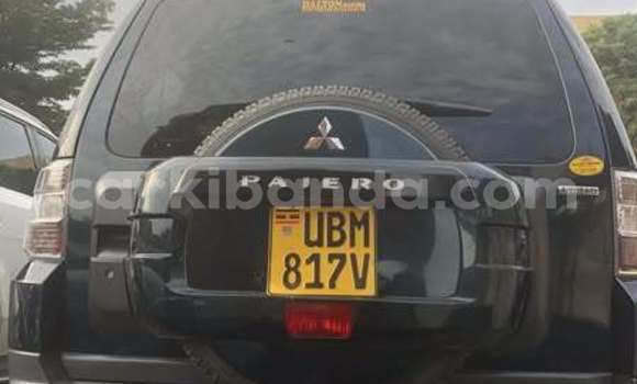 Nunua Ilio tumika Mitsubishi Pajero Nyeusi Gari ndani ya Kampala nchini Uganda Nunua Ilio tumika Mitsubishi Pajero Nyeusi Gari ndani ya Kampala nchini Uganda