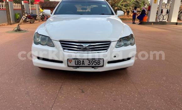 Acheter Occasion Voiture Toyota Mark X Blanc à Kampala, Ouganda