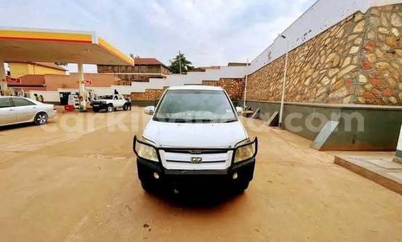 Nunua Ilio tumika Toyota Noah Nyeupe Gari ndani ya Kampala nchini Uganda Nunua Ilio tumika Toyota Noah Nyeupe Gari ndani ya Kampala nchini Uganda