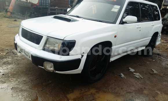 Gura Yakoze Subaru Forester White Imodoka i Kampala mu Uganda Gura Yakoze Subaru Forester White Imodoka i Kampala mu Uganda