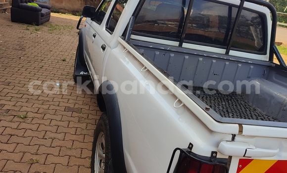 Acheter Occasion Voiture Nissan Pickup Blanc à Kampala, Ouganda Acheter Occasion Voiture Nissan Pickup Blanc à Kampala, Ouganda