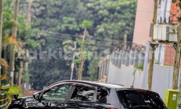 Nunua Ilio tumika Nissan Dualis Nyeusi Gari ndani ya Kampala nchini Uganda Nunua Ilio tumika Nissan Dualis Nyeusi Gari ndani ya Kampala nchini Uganda