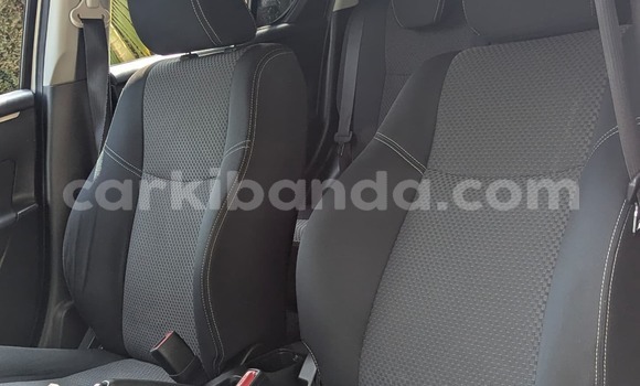Nunua Ilio tumika Suzuki Swift Nyeupe Gari ndani ya Kampala nchini Uganda Nunua Ilio tumika Suzuki Swift Nyeupe Gari ndani ya Kampala nchini Uganda