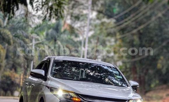 Nunua Ilio tumika Toyota Harrier Nyeupe Gari ndani ya Kampala nchini Uganda Nunua Ilio tumika Toyota Harrier Nyeupe Gari ndani ya Kampala nchini Uganda