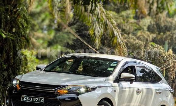 Nunua Ilio tumika Toyota Harrier Nyeupe Gari ndani ya Kampala nchini Uganda Nunua Ilio tumika Toyota Harrier Nyeupe Gari ndani ya Kampala nchini Uganda