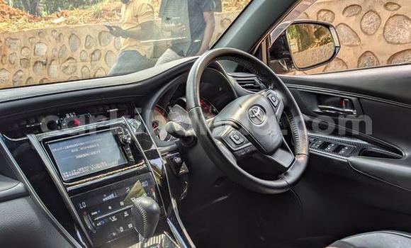 Nunua Ilio tumika Toyota Harrier Nyeupe Gari ndani ya Kampala nchini Uganda Nunua Ilio tumika Toyota Harrier Nyeupe Gari ndani ya Kampala nchini Uganda