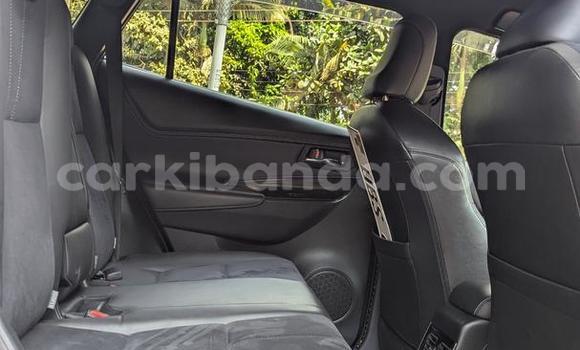 Nunua Ilio tumika Toyota Harrier Nyeupe Gari ndani ya Kampala nchini Uganda Nunua Ilio tumika Toyota Harrier Nyeupe Gari ndani ya Kampala nchini Uganda
