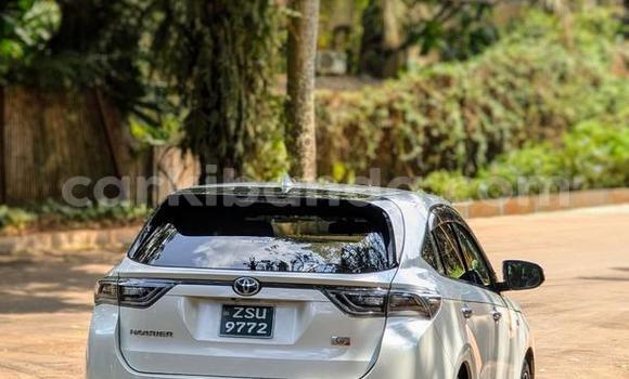 Nunua Ilio tumika Toyota Harrier Nyeupe Gari ndani ya Kampala nchini Uganda Nunua Ilio tumika Toyota Harrier Nyeupe Gari ndani ya Kampala nchini Uganda