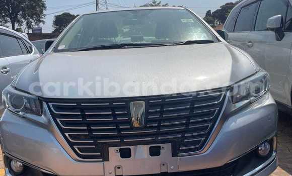 Gura Yakoze Toyota Premio Silver Imodoka i Kampala mu Uganda