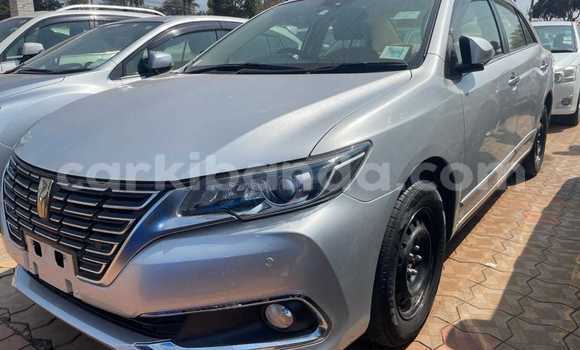 Gura Yakoze Toyota Premio Silver Imodoka i Kampala mu Uganda Gura Yakoze Toyota Premio Silver Imodoka i Kampala mu Uganda