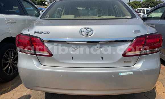 Gura Yakoze Toyota Premio Silver Imodoka i Kampala mu Uganda Gura Yakoze Toyota Premio Silver Imodoka i Kampala mu Uganda