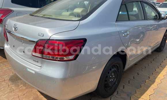 Gura Yakoze Toyota Premio Silver Imodoka i Kampala mu Uganda Gura Yakoze Toyota Premio Silver Imodoka i Kampala mu Uganda