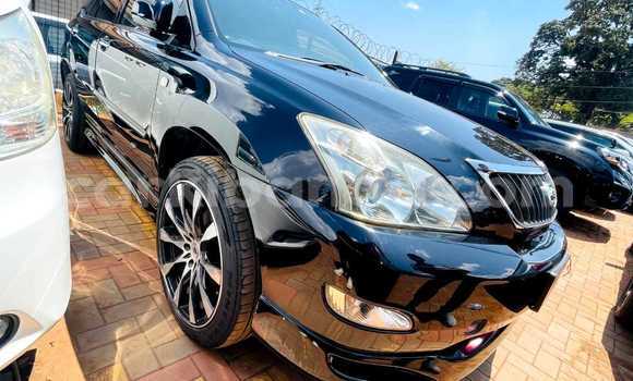 Gura Yakoze Toyota Harrier Black Imodoka i Kampala mu Uganda Gura Yakoze Toyota Harrier Black Imodoka i Kampala mu Uganda