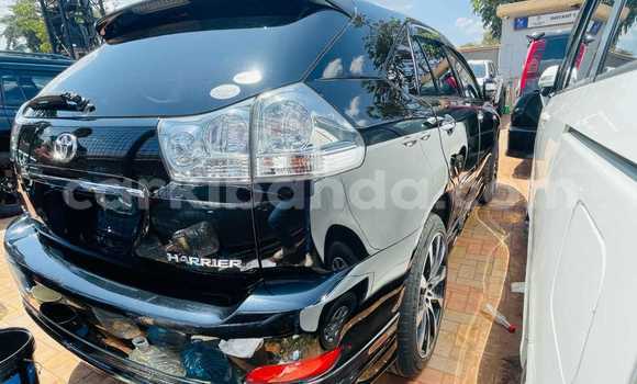 Gura Yakoze Toyota Harrier Black Imodoka i Kampala mu Uganda Gura Yakoze Toyota Harrier Black Imodoka i Kampala mu Uganda