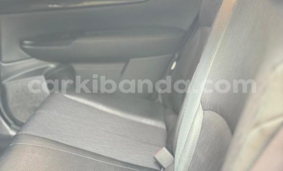 Nunua Ilio tumika Subaru Legacy Nyeupe Gari ndani ya Kampala nchini Uganda Nunua Ilio tumika Subaru Legacy Nyeupe Gari ndani ya Kampala nchini Uganda