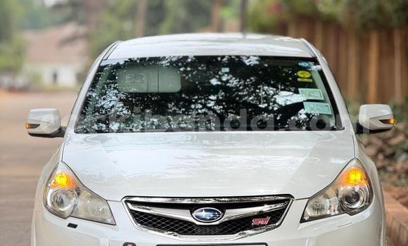 Nunua Ilio tumika Subaru Legacy Nyeupe Gari ndani ya Kampala nchini Uganda Nunua Ilio tumika Subaru Legacy Nyeupe Gari ndani ya Kampala nchini Uganda