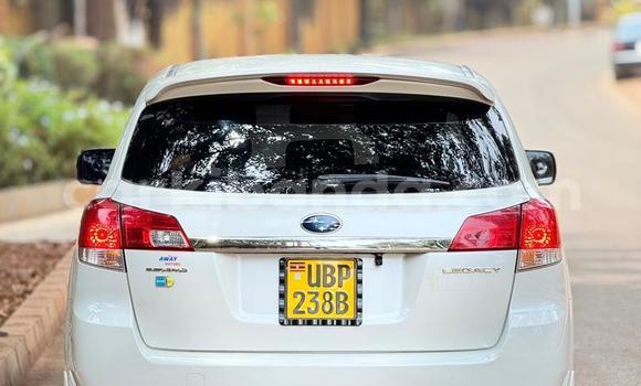 Nunua Ilio tumika Subaru Legacy Nyeupe Gari ndani ya Kampala nchini Uganda Nunua Ilio tumika Subaru Legacy Nyeupe Gari ndani ya Kampala nchini Uganda