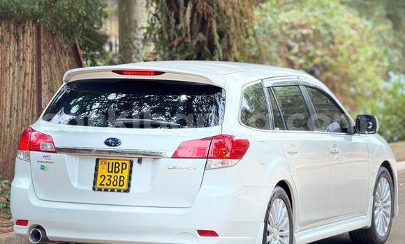 Nunua Ilio tumika Subaru Legacy Nyeupe Gari ndani ya Kampala nchini Uganda Nunua Ilio tumika Subaru Legacy Nyeupe Gari ndani ya Kampala nchini Uganda