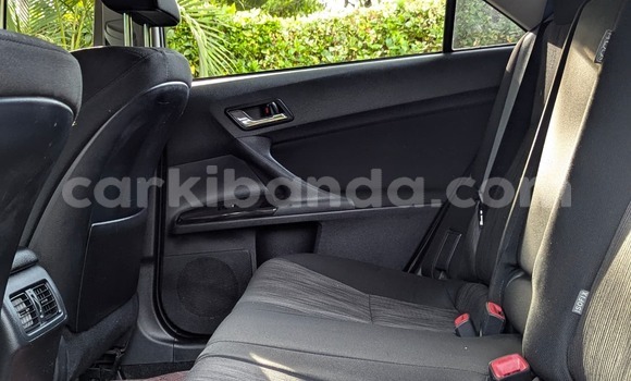 Nunua Ilio tumika Toyota Mark X Fedha Gari ndani ya Kampala nchini Uganda Nunua Ilio tumika Toyota Mark X Fedha Gari ndani ya Kampala nchini Uganda