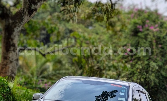Gura Yakoze Subaru Forester White Imodoka i Kampala mu Uganda